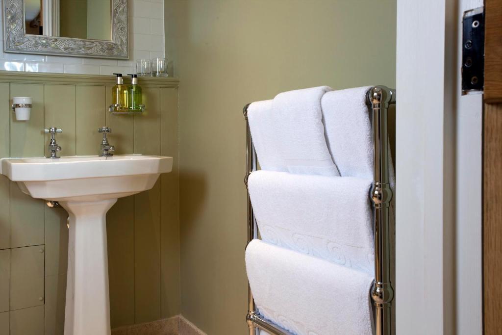 三皇冠酒店 查格福德 客房 照片 A towel warmer