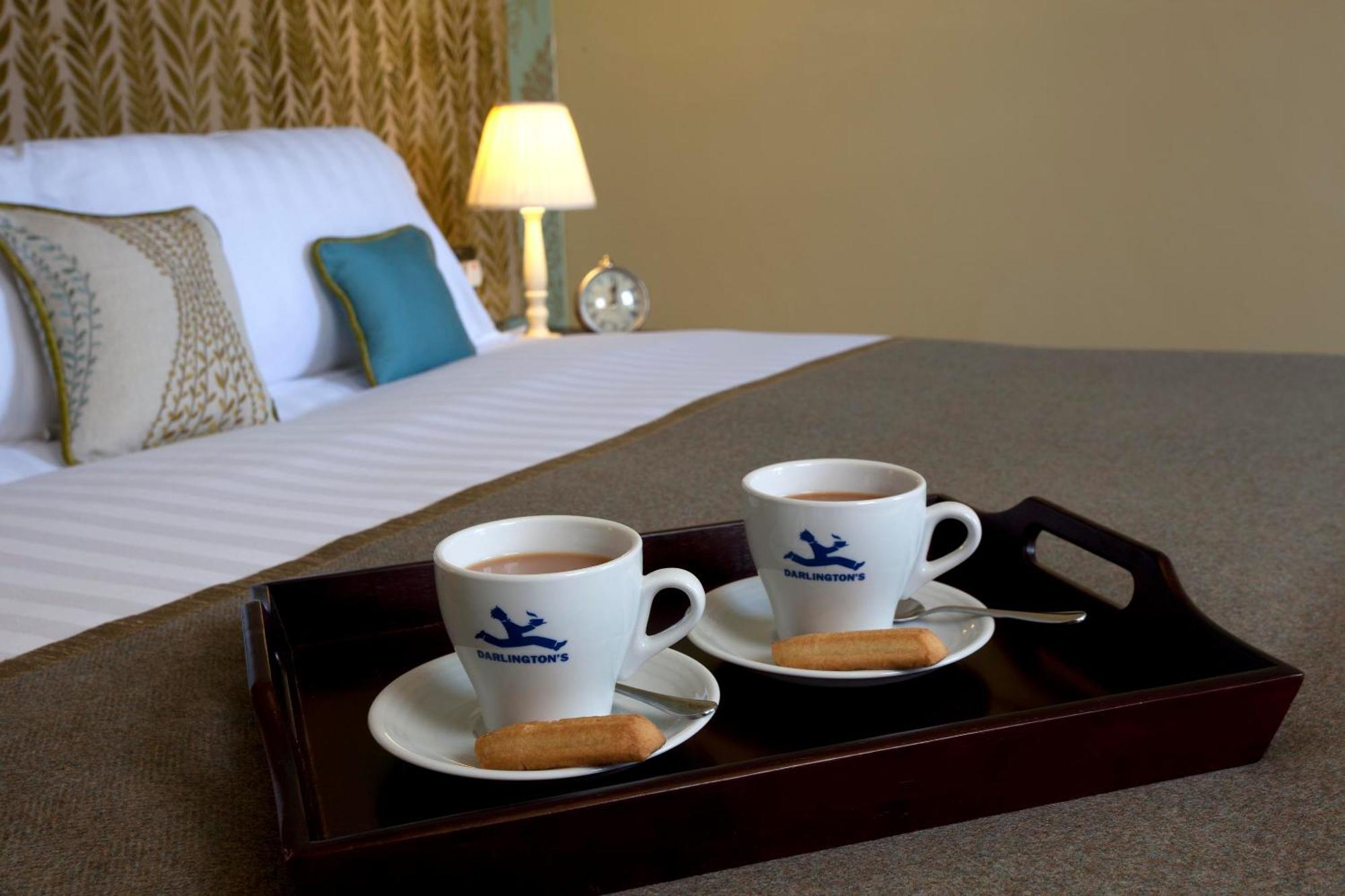 三皇冠酒店 查格福德 外观 照片 Room service