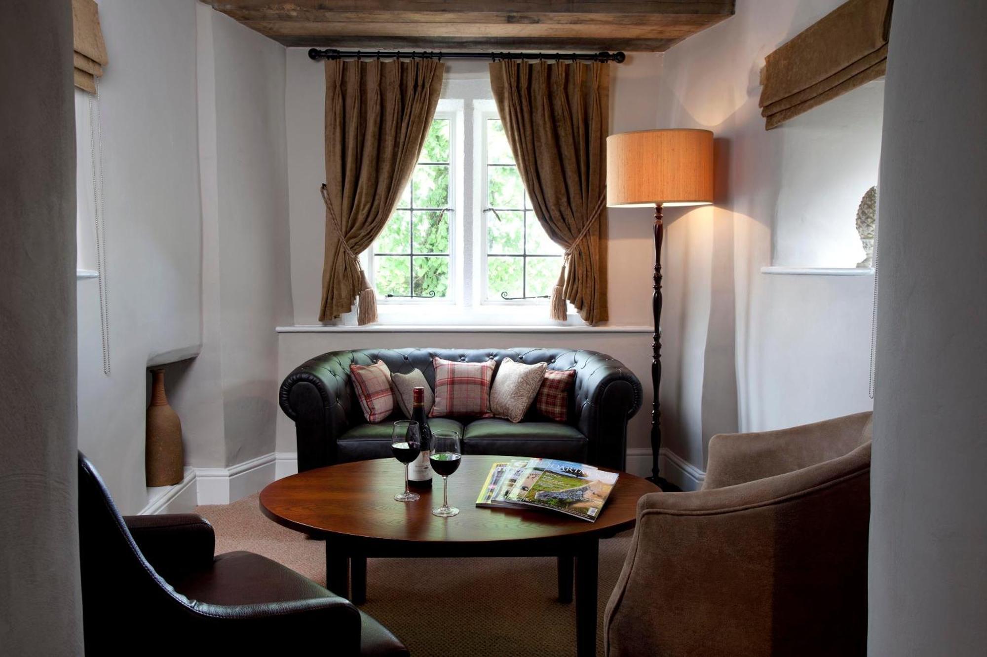 三皇冠酒店 查格福德 外观 照片 The lounge at The Old Vicarage