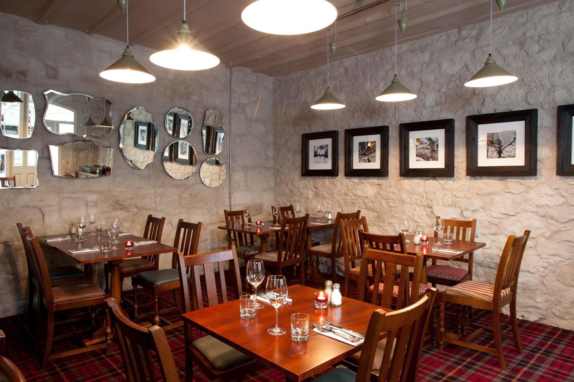 三皇冠酒店 查格福德 外观 照片 The restaurant at the Old Stamp House